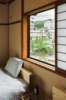 川の灯にあるベッド