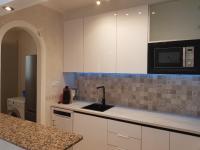 Kuchyňa alebo kuchynka v ubytovaní Apartamento MonteGolf con TERRAZA PRIVADA