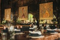 una mesa en un restaurante con platos de comida en Kokoro Mio Hotel & Wellnes, en Xul-Ha