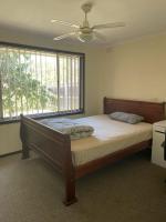 a 别墅大床间毗邻公园和公交车站 - Housity