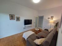 Telewizja i/lub zestaw kina domowego w obiekcie Apartmani PARADISO