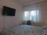 Telewizja i/lub zestaw kina domowego w obiekcie Apartmani PARADISO