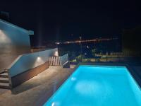Bazén v ubytovaní Villa Zlata - Holiday house alebo v jeho blízkosti