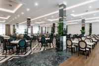Reštaurácia alebo iné gastronomické zariadenie v ubytovaní Hotel Olympia Sky