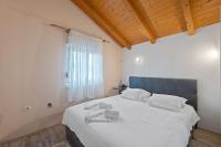 Łóżko lub łóżka w pokoju w obiekcie Apartments Petrina