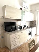 A kitchen or kitchenette at INES'S HOME