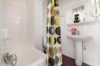A bathroom at Santos Holidays