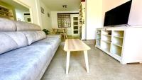 Televízia a/alebo spoločenská miestnosť v ubytovaní 8 Bungalow familiar con Piscina Gran Alacant