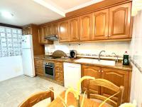 Kuchyňa alebo kuchynka v ubytovaní 8 Bungalow familiar con Piscina Gran Alacant