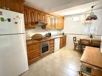 Kuchyňa alebo kuchynka v ubytovaní 8 Bungalow familiar con Piscina Gran Alacant