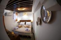 Riad Taj Fesにあるベッド