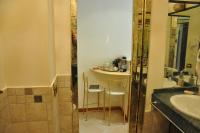 A bathroom at Rome Imperial Crown