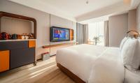 UrCove By HYATT Chengdu Wenshu Monasteryにあるテレビまたはエンターテインメントセンター