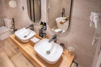 A bathroom at Hotel SERHS Rivoli Rambla