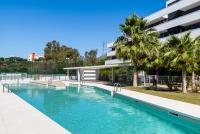 Bazén v ubytování Wellingtonia Luxury Apartment Estepona nebo v jeho okolí