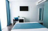 Televízia a/alebo spoločenská miestnosť v ubytovaní Hotel 54 Barceloneta
