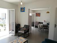 Posedenie v ubytovaní Superbe appartement avec vue sur mer et port, parking privé