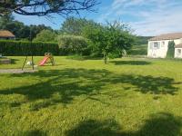 Plan piętra w obiekcie Maison arborée dans le village de Megier