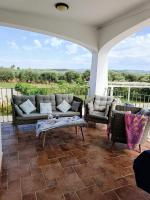 Posedenie v ubytovaní VILLA RAFAEL CON Piscina, IUN P4098