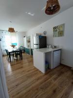 Kuchyňa alebo kuchynka v ubytovaní VILLA RAFAEL CON Piscina, IUN P4098