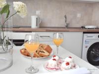 Kuchyňa alebo kuchynka v ubytovaní Supreme City Heart Suites