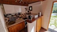 Kuchyňa alebo kuchynka v ubytovaní Chalet l'Acinos