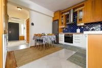 Kuchyňa alebo kuchynka v ubytovaní "Kochili Villa" LUXURY VILLA