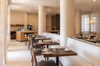 Příslušenství pro přípravu čaje a kávy v ubytování Belavista Da Luz - Wellness & Lifestyle Hotel