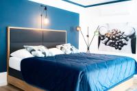 A bed or beds in a room at KRACHER Landhaus No 3 - inklusive Pool
