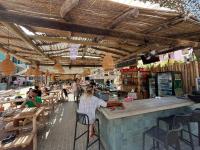 Viajero Huacachina Hostelにあるレストランまたは飲食店