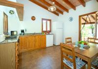Kuchyň nebo kuchyňský kout v ubytování Owl Booking Villa Teo - Rustic Stay