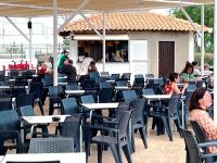 En restaurant eller et andet spisested på Golden Club- Eyes on Sea