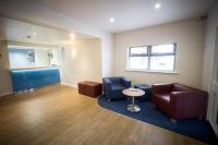 Travelodge Waterfordにあるシーティングエリア