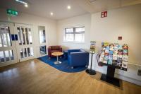 Travelodge Waterfordにあるシーティングエリア