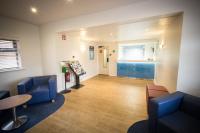Travelodge Waterfordにあるシーティングエリア