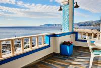 un balcón con vista al mar en B&amp;B AcquaDolce, en Cala Gonone