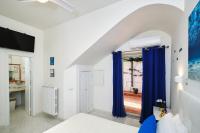 A bed or beds in a room at Villa Torù