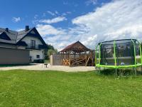 Plac zabaw dla dzieci w obiekcie Apartamenty Na Rozstaju