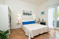 A bed or beds in a room at Villa Torù