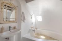 A bathroom at Villa Zanetti Mykonos