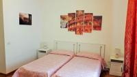 A bed or beds in a room at CiaoRoma!