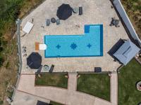 Bazén v ubytovaní Heaven House with pool alebo v jeho blízkosti