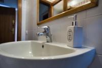 A bathroom at Agriturismo Biagiotti