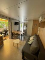 Plan piętra w obiekcie Cocon du lac Mobilhome 3 chambres,6 pers,camping mayotte 5 étoiles Biscarrosse landes