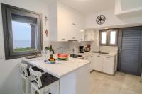 Kuchyň nebo kuchyňský kout v ubytování Meneou Blu Beach House*