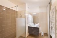 Łazienka w obiekcie Zenao Appart'hôtels Montreuil