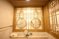 Ein Badezimmer in der Unterkunft Hanok Hotel DAAM Seoul
