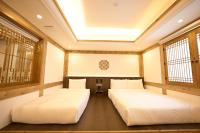 Ein Bett oder Betten in einem Zimmer der Unterkunft Hanok Hotel DAAM Seoul