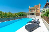 Bazén v ubytovaní SUN VILLA GLYFADA alebo v jeho blízkosti