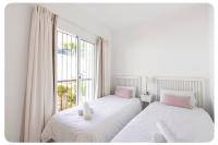 A bed or beds in a room at La CASA en La Carihuela playa a 4 minutos a pie